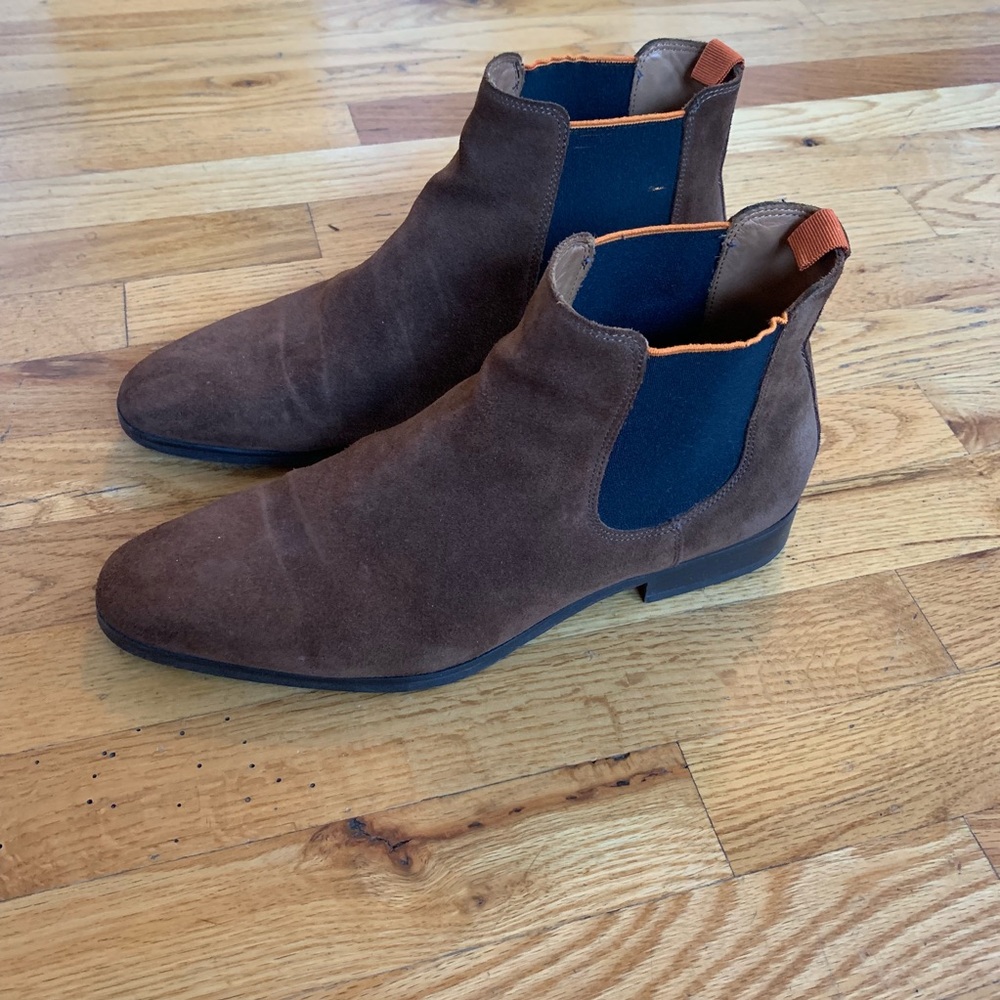 Broletto Suede Chelsea Boots